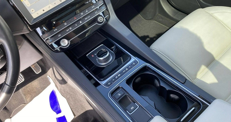 Jaguar F-Pace cena 169900 przebieg: 44000, rok produkcji 2020 z Witnica małe 379